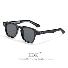 Laden Sie das Bild in den Galerie-Viewer, CATERSIDE HERREN-SONNENBRILLE – KLARER STYLE. STARKE AUSSTRAHLUNG.