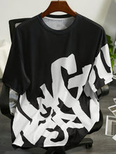 Laden Sie das Bild in den Galerie-Viewer, TRENDY BAGGY T-SHIRT FÜR MÄNNER MIT GROSSBUSCHSTABEN-PRINT - BARBER TRENDS WORLD