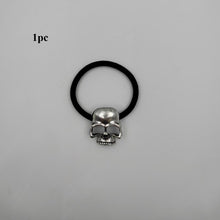 Laden Sie das Bild in den Galerie-Viewer, HAARGUMMI MIT GOTISCHEM TOTENKOPF – FÜR DEN MAN BUN MIT ATTITUDE - BARBER TRENDS WORLD