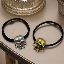 Laden Sie das Bild in den Galerie-Viewer, HAARGUMMI MIT GOTISCHEM TOTENKOPF – FÜR DEN MAN BUN MIT ATTITUDE - BARBER TRENDS WORLD