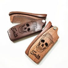 Laden Sie das Bild in den Galerie-Viewer, EDLER PERSONALISIERBARER BARTKAMM AUS SANDELHOLZ - BARBER TRENDS WORLD