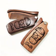 Laden Sie das Bild in den Galerie-Viewer, EDLER PERSONALISIERBARER BARTKAMM AUS SANDELHOLZ - BARBER TRENDS WORLD