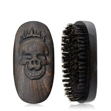 Laden Sie das Bild in den Galerie-Viewer, PROFESSIONELLE BARTBÜRSTE MIT WILDSCHWEINBORSTEN UND TOTENKOPF-GRIFF - BARBER TRENDS WORLD