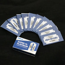 Laden Sie das Bild in den Galerie-Viewer, ROCK´N ROLL RASIERMESSER AUS EDELSTAHL MIT TOTENKOPF PRINTS - BARBER TRENDS WORLD