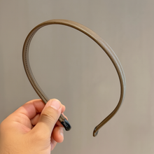 Laden Sie das Bild in den Galerie-Viewer, brauner Haarreifen für Männer - Leder-Optik