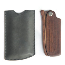 Laden Sie das Bild in den Galerie-Viewer, KLAPPBARER BARTKAMM AUS EDLEM SANDELHOLZ - BARBER TRENDS WORLD