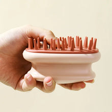 Laden Sie das Bild in den Galerie-Viewer, SHAMPOO- UND MASSAGEBÜRSTE FÜR DEINE HAARWÄSCHE MIT SPA-EFFEKT - BARBER TRENDS WORLD