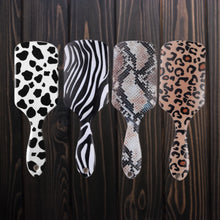 Laden Sie das Bild in den Galerie-Viewer, HITZBESTÄNDIGE BÜRSTEN IM ANIMAL PRINT - BARBER TRENDS WORLD