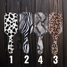Laden Sie das Bild in den Galerie-Viewer, HITZBESTÄNDIGE BÜRSTEN IM ANIMAL PRINT - BARBER TRENDS WORLD