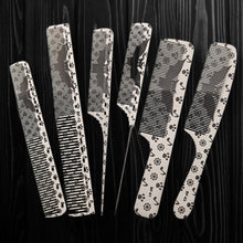 Laden Sie das Bild in den Galerie-Viewer, PROFI-KÄMME AUS DEM BARBER SHOP MIT FLEDERMAUS GRAVUR! - BARBER TRENDS WORLD