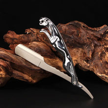 Laden Sie das Bild in den Galerie-Viewer, HOCHWERTIG RASIERMESSER MIT ORIGINELLEN LEOPARDEN GRIFF - BARBER TRENDS WORLD