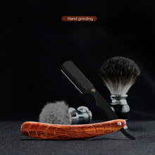 Laden Sie das Bild in den Galerie-Viewer, FALTBARES PROFI-RASIERMESSER MIT HANDGESCHNITZTEM HOLZGRIFF - BARBER TRENDS WORLD
