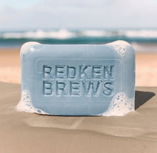 Laden Sie das Bild in den Galerie-Viewer, REDKEN BREWS CLEANSING BAR PAIN DE TOILETTE - BARBER TRENDS WORLD