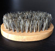 Laden Sie das Bild in den Galerie-Viewer, HOCHWERTIGE BARBER TRENDS BARTBÜRSTE - BARBER TRENDS WORLD