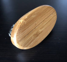 Laden Sie das Bild in den Galerie-Viewer, HOCHWERTIGE BARBER TRENDS BARTBÜRSTE - BARBER TRENDS WORLD