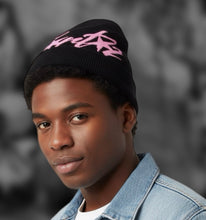 Laden Sie das Bild in den Galerie-Viewer, 🔥 MUST-HAVE BEANIE MIT COOLEN PRINTS 🔥
