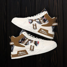 Laden Sie das Bild in den Galerie-Viewer, HIGH TOP SNEAKER MIT ANGESAGTEN PRINTS - braun
