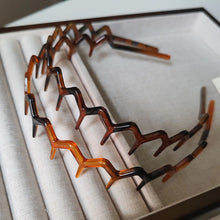 Laden Sie das Bild in den Galerie-Viewer, Haarreifen für Männer braun
