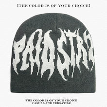 Laden Sie das Bild in den Galerie-Viewer, ⭐ STREET STYLE BEANIE MIT SIGNATUR ⭐
