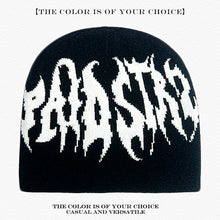 Laden Sie das Bild in den Galerie-Viewer, ⭐ STREET STYLE BEANIE MIT SIGNATUR ⭐
