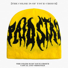 Laden Sie das Bild in den Galerie-Viewer, ⭐ STREET STYLE BEANIE MIT SIGNATUR ⭐
