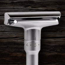 Laden Sie das Bild in den Galerie-Viewer, VERSTELLBARER HI-TEC RASIERHOBEL AUS EDELSTAHL - BARBER TRENDS WORLD
