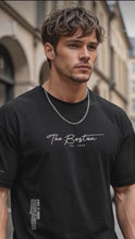 Laden und Abspielen von Videos im Galerie-Viewer, BAGGY TREND-SHIRT MIT ANGESAGTEN SLOGAN PRINTS

