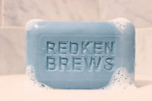 Laden Sie das Bild in den Galerie-Viewer, REDKEN BREWS CLEANSING BAR PAIN DE TOILETTE - BARBER TRENDS WORLD
